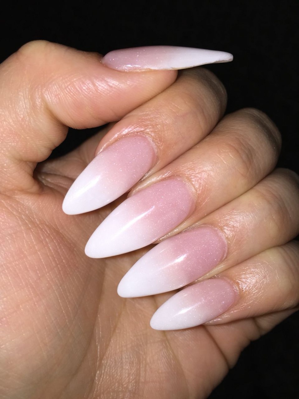 Длинные ногти овальной формы