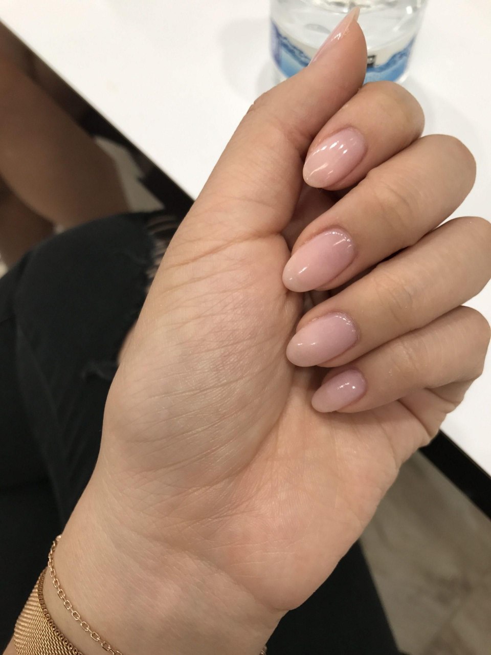 Короткий менталь маникюр