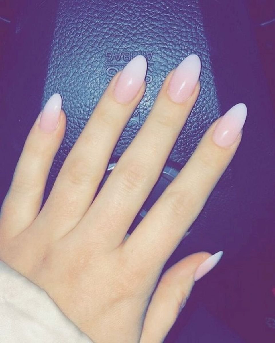 Ногти нюд беж миндаль