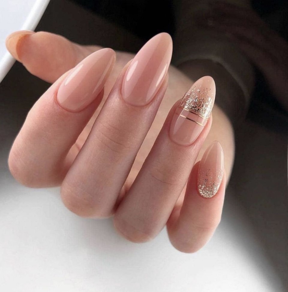 Маникюр нюдовый градиент Миндальная