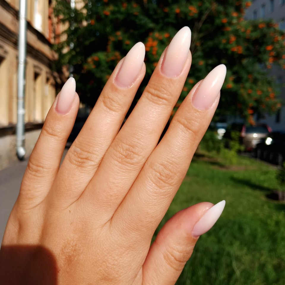 Маникюр длинные ногти миндаль