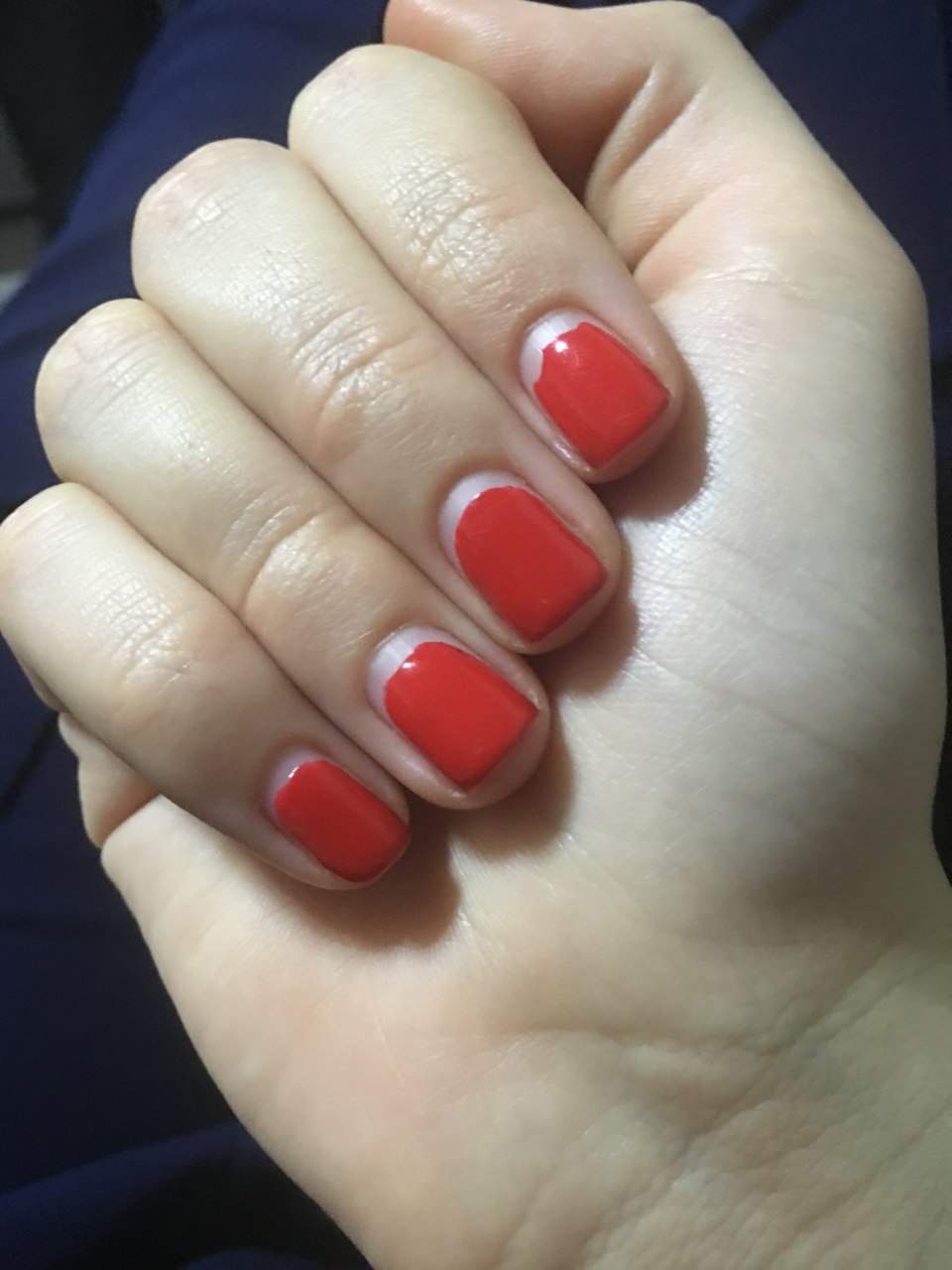 Красный маникюр на короткие ногти