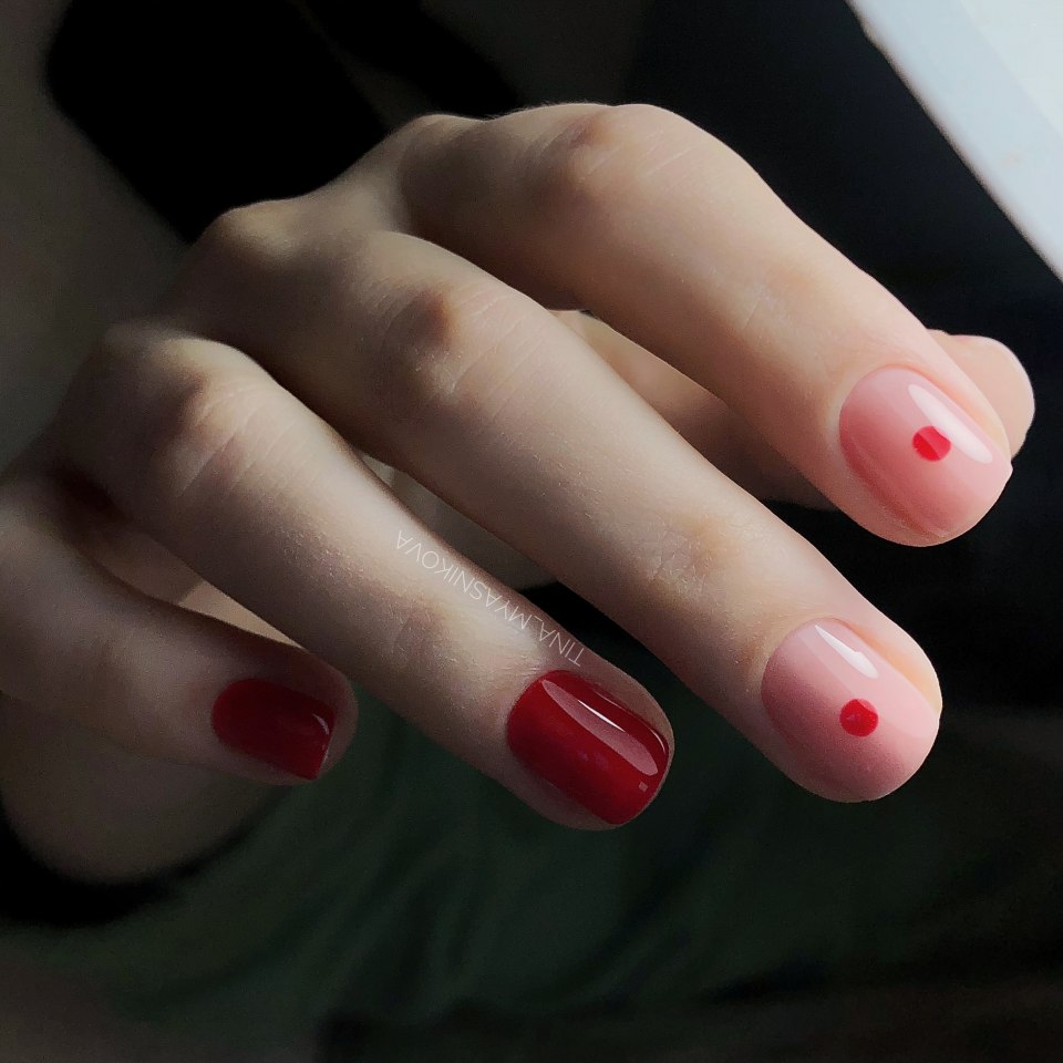 Красный цвет на очень коротких ногтях