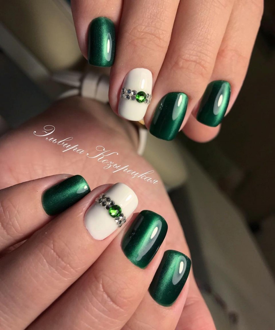 Маникюр зеленый