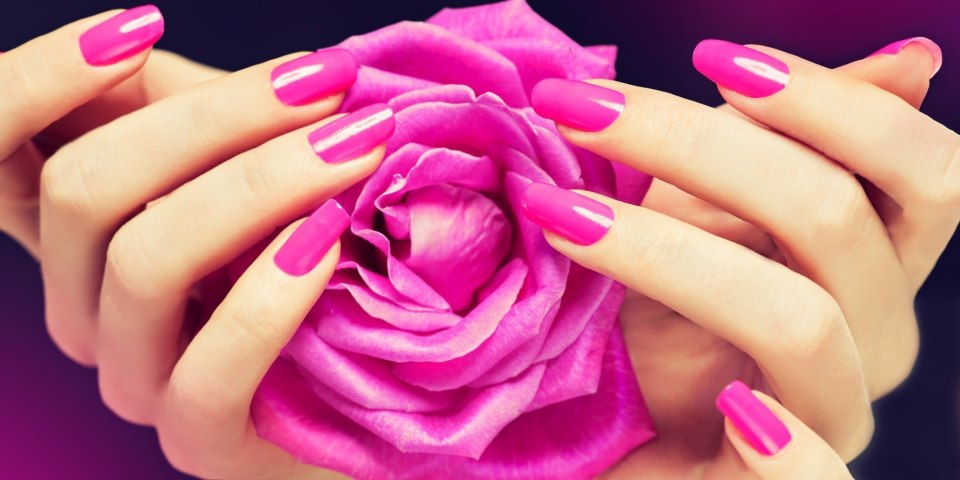 Рука с ногтями