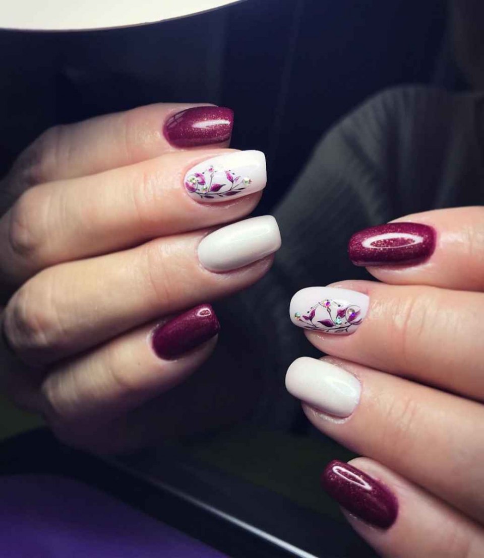 Маникюр бордовый с черным