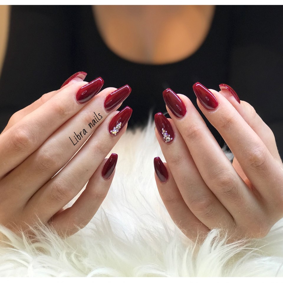 Бордовый миндаль 2020