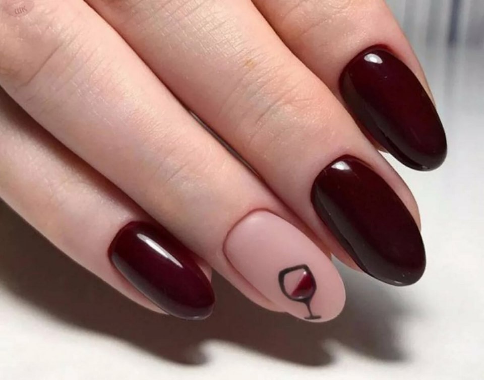 Бордовый маникюр молодежный