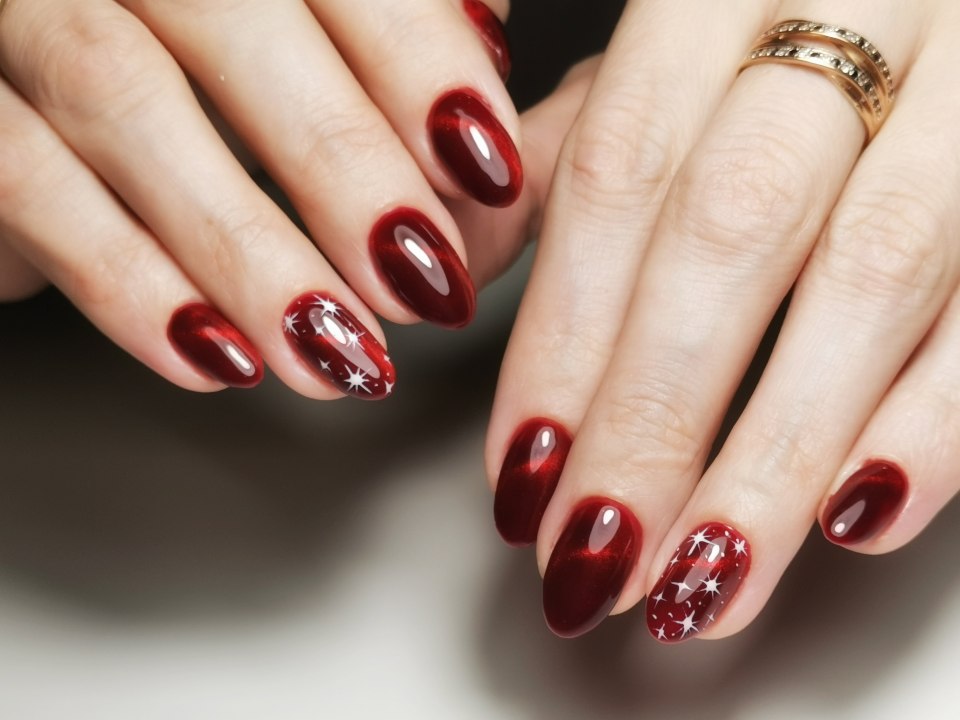 Маникюр на короткие ногти 2021 бордо