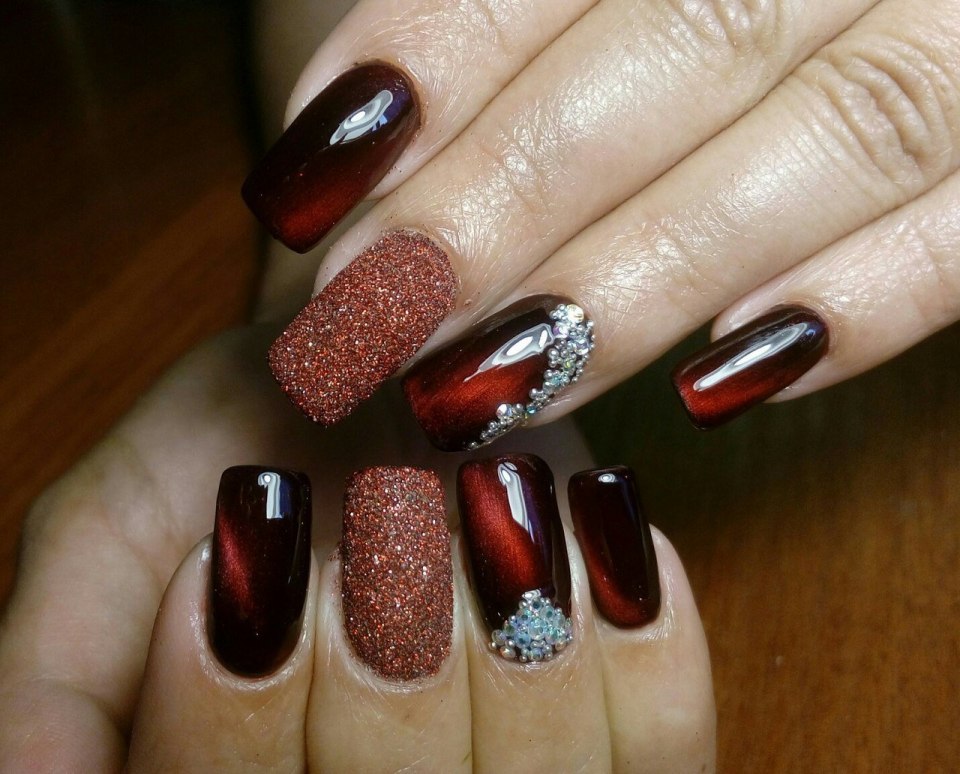 Ногти в бордовый оранжевый цвете