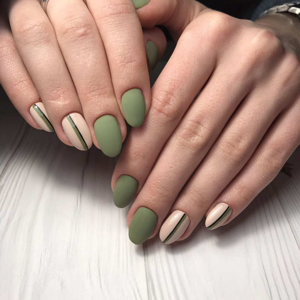 Ногти хаки с розовым