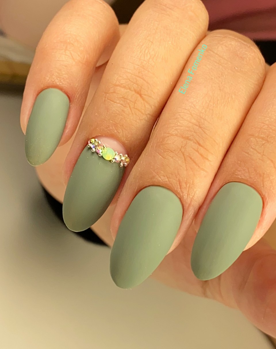 Фисташковые ногти