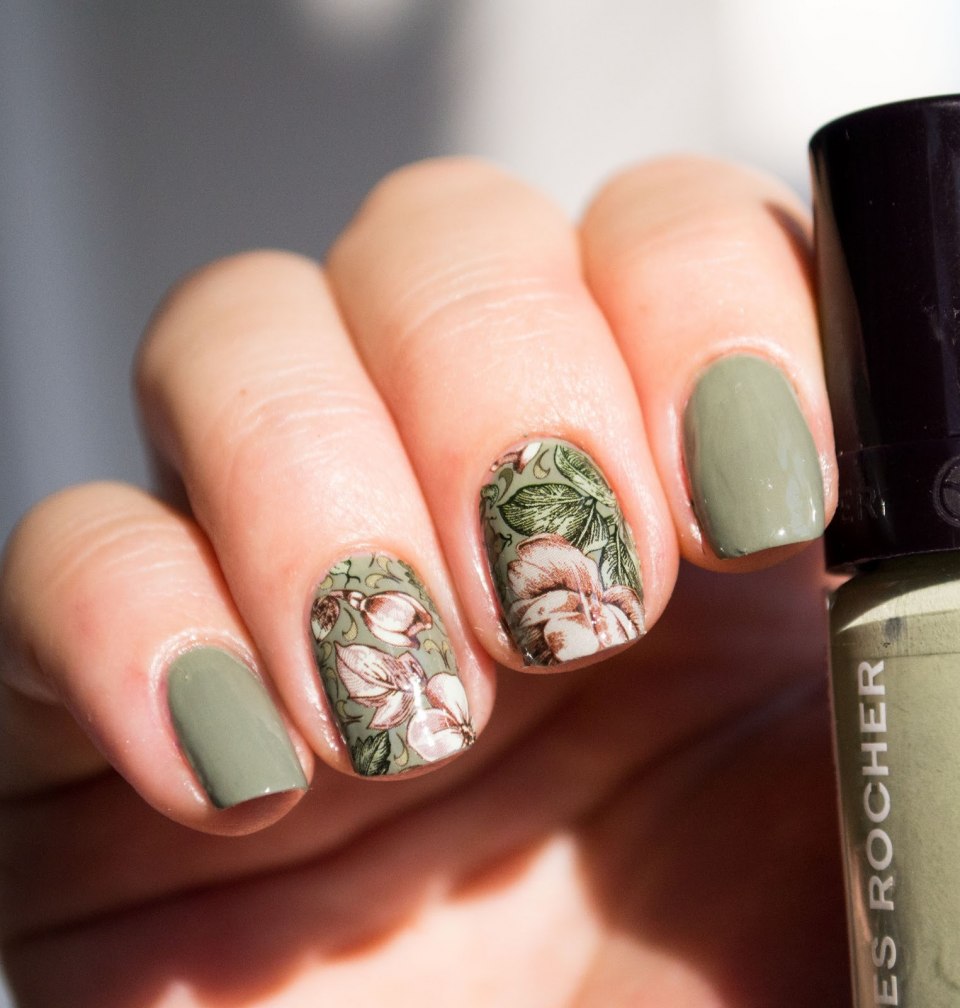 Маникюр цвета хаки