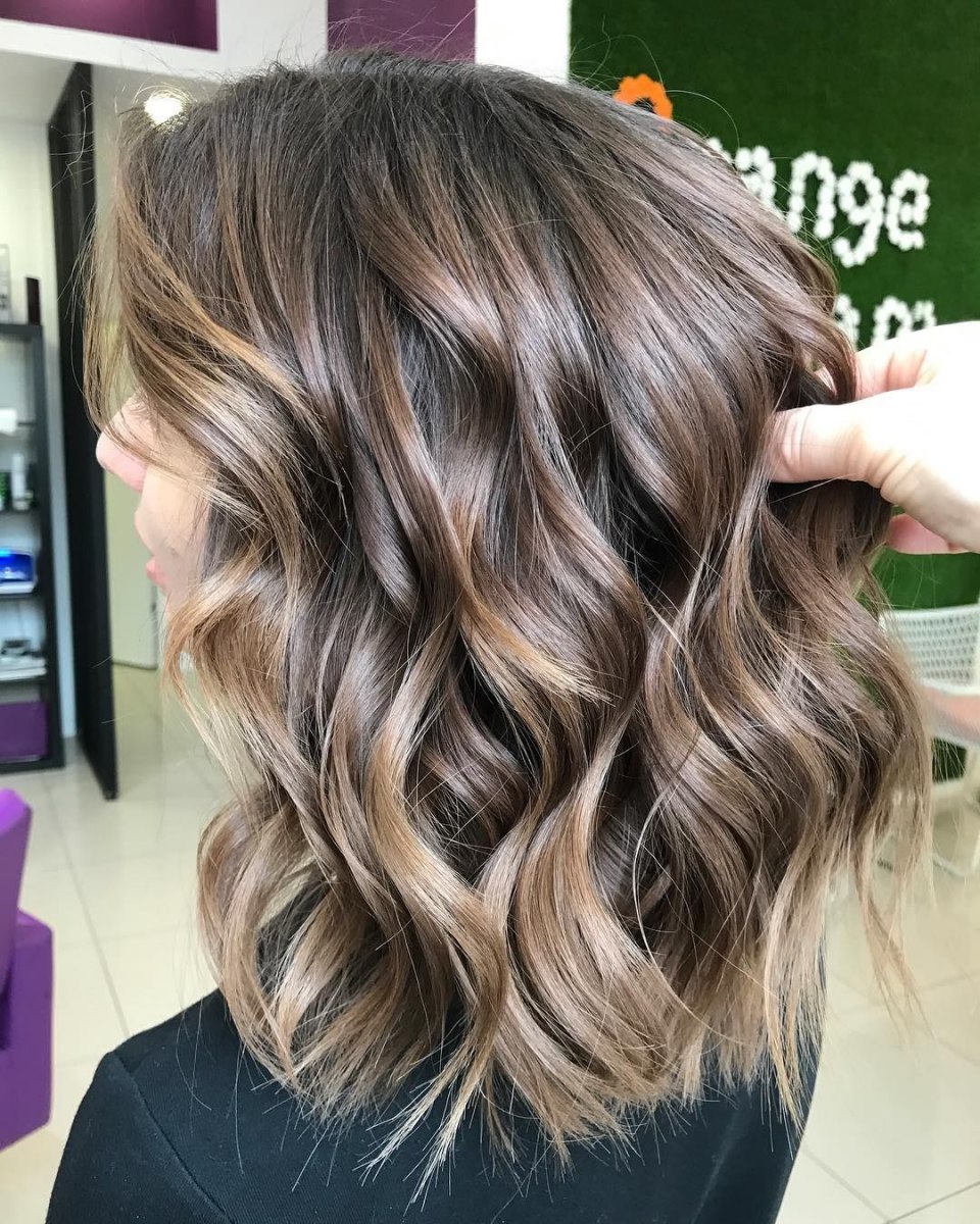 Рязтяжка цвета на тёмные волосы