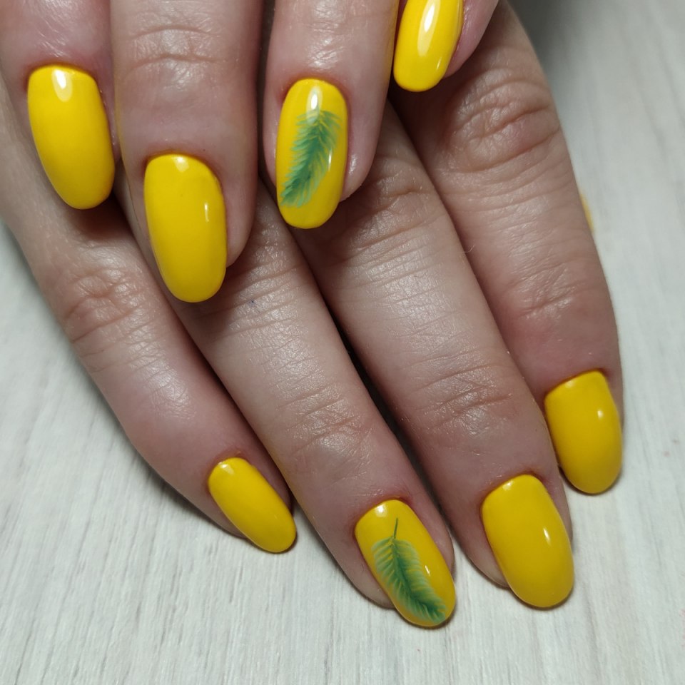 Жёлтый маникюр