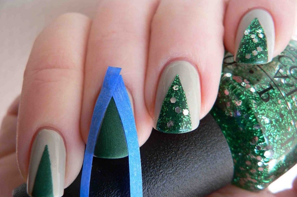 Елка на ногтях