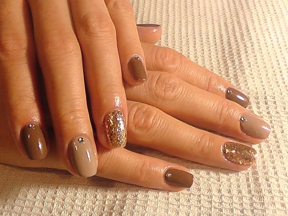 Ногти покрытыгельлаком