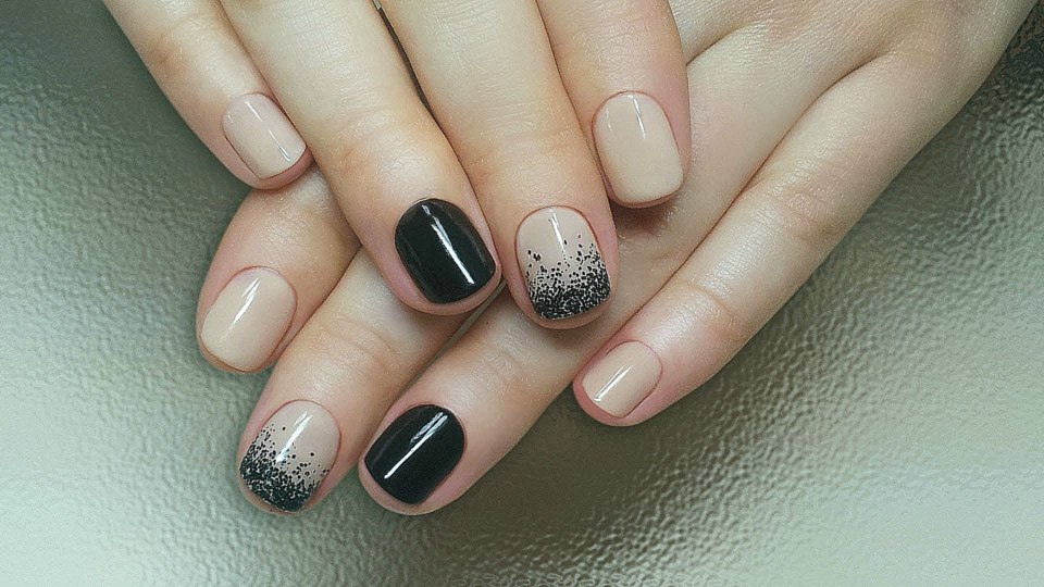 Шеллак на маленькие ногти