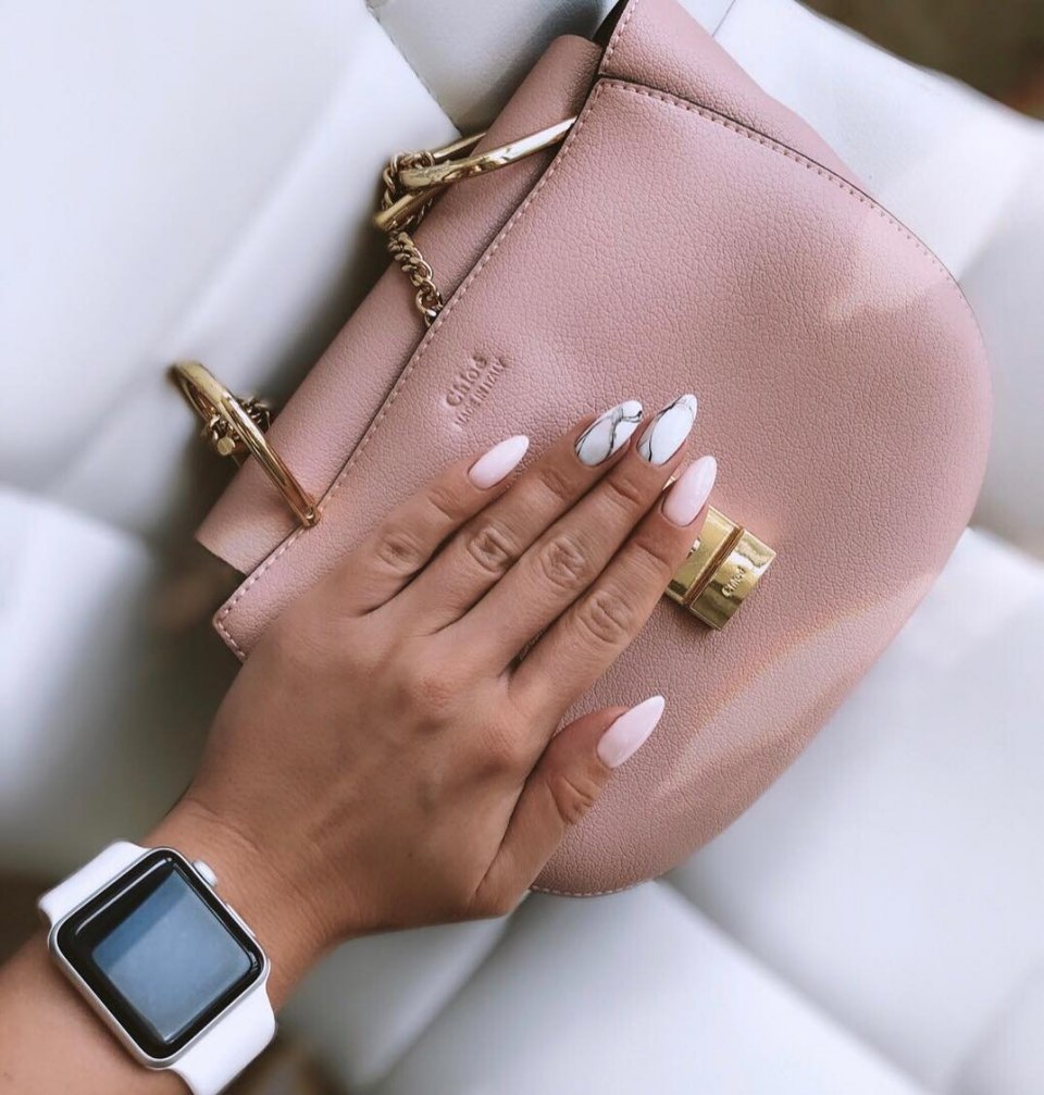 Американский маникюр на длинные ногти