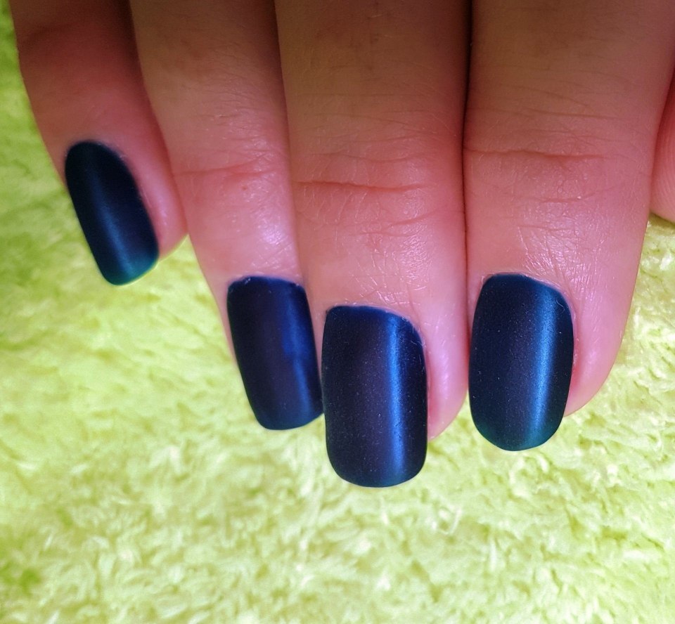 Маникюр кошачий глаз матовый