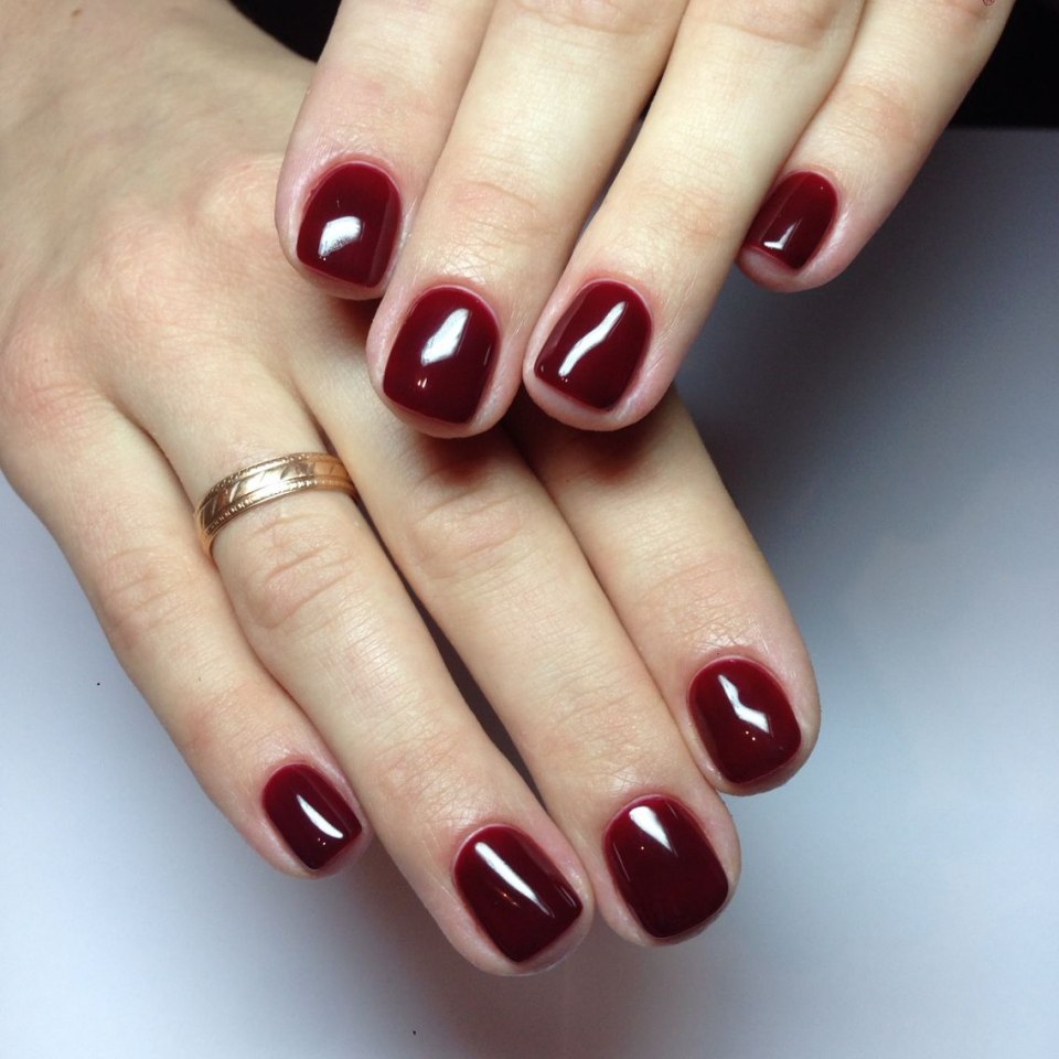 Маникюр марсала