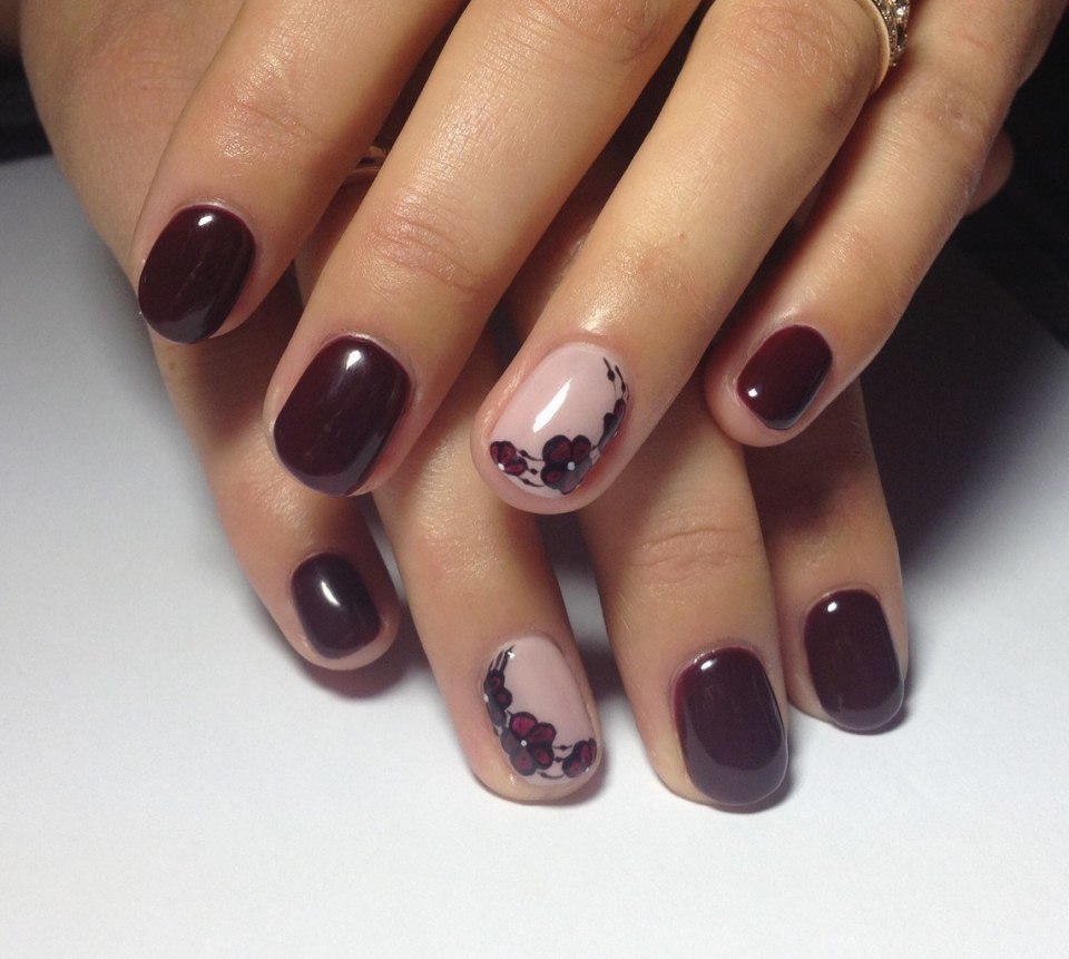 Темный шеллак на короткие ногти