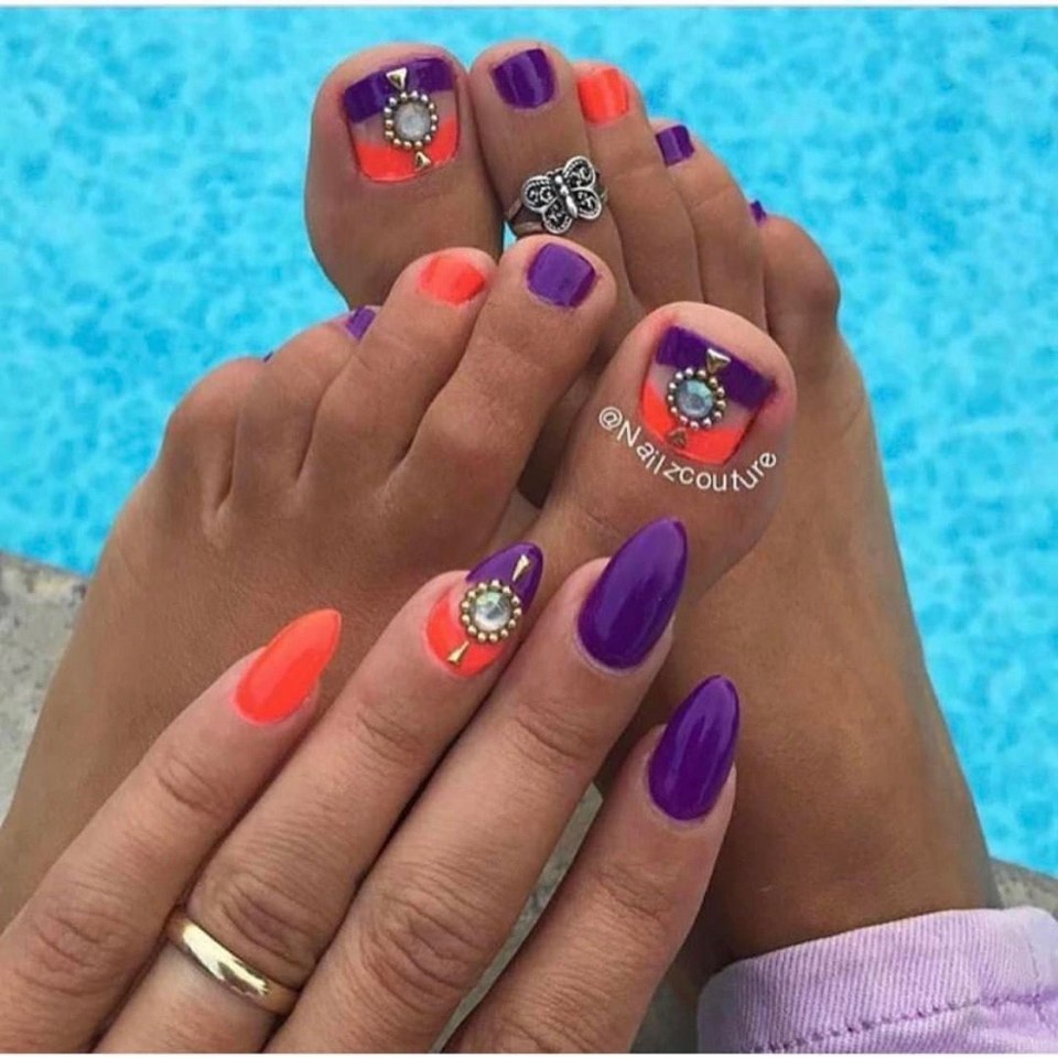 Яркий маникюр и педикюр на лето