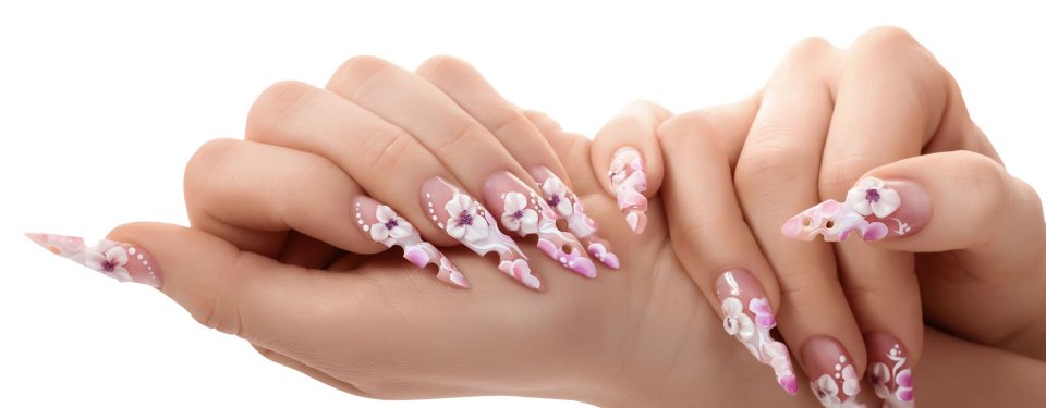 Маникюр на белом фоне