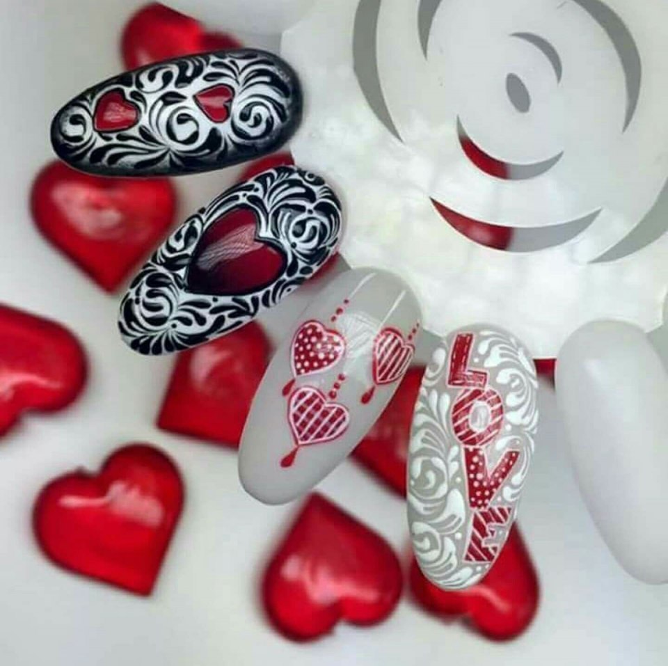 Дизайн ногтей с сердечками