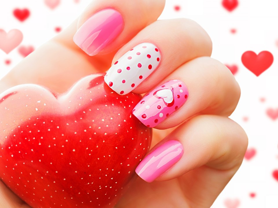 Маникюр с сердечками