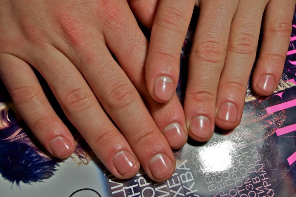 Мужской французский маникюр