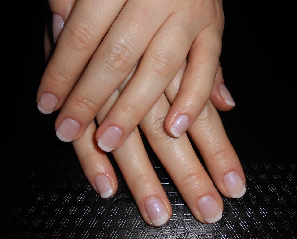 Мужской маникюр белый и чёрные цвета