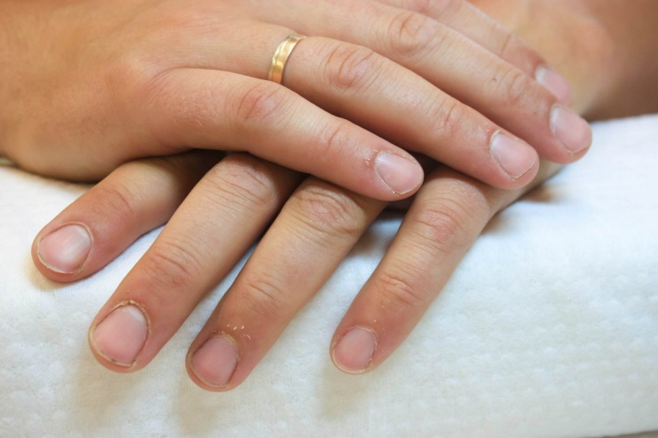 Маникюр мужской классический