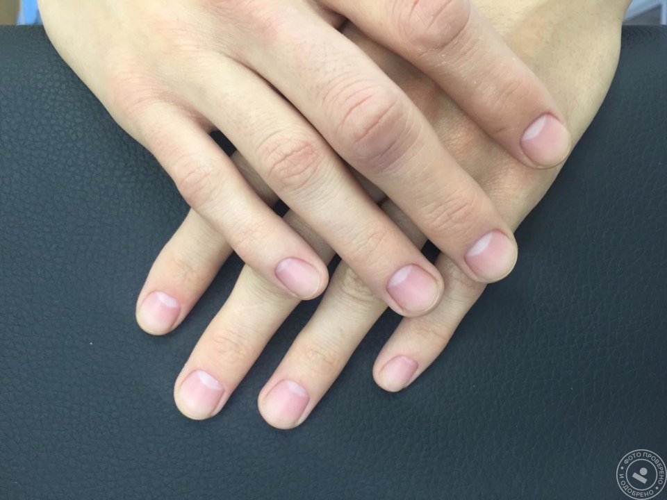 Мужской маникюр бесцветный