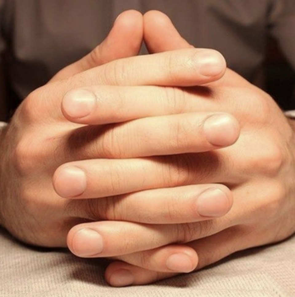 Мужской маникюр белый