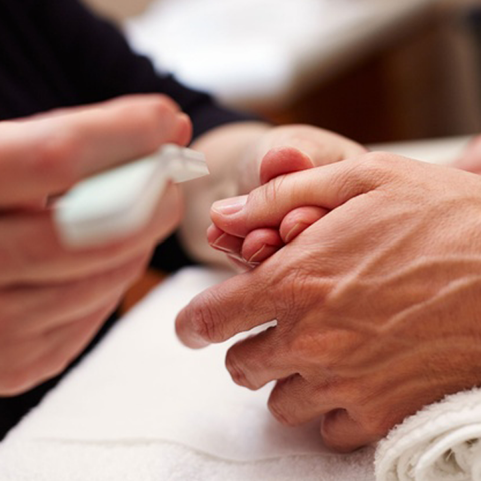 Маникюр классический для женщины 35