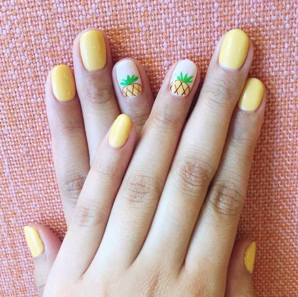 Детский розовый маникюр