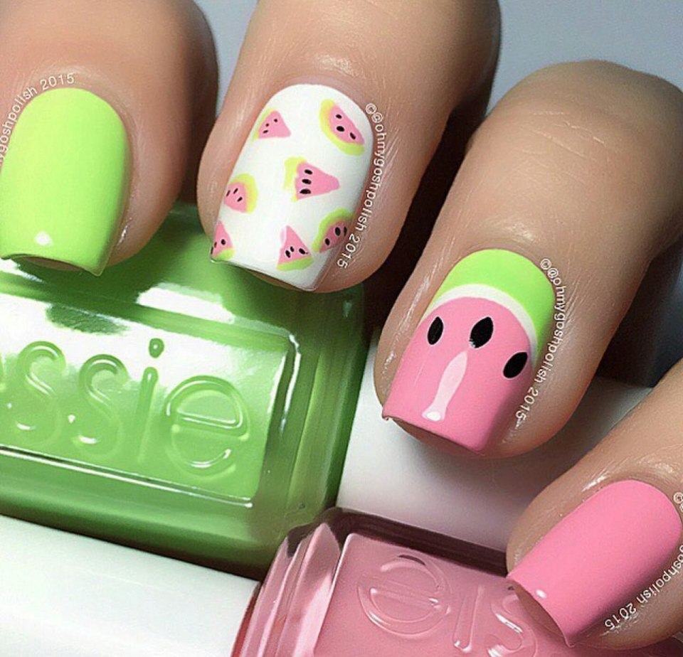 Маникюр с единорогом