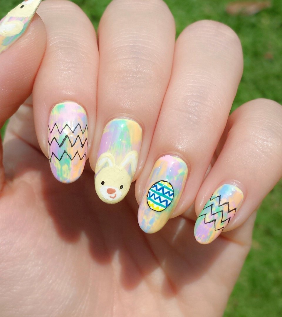 Маникюр на короткие ногти со смайлами