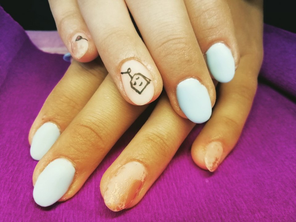 Маникюр летний яркий для детей