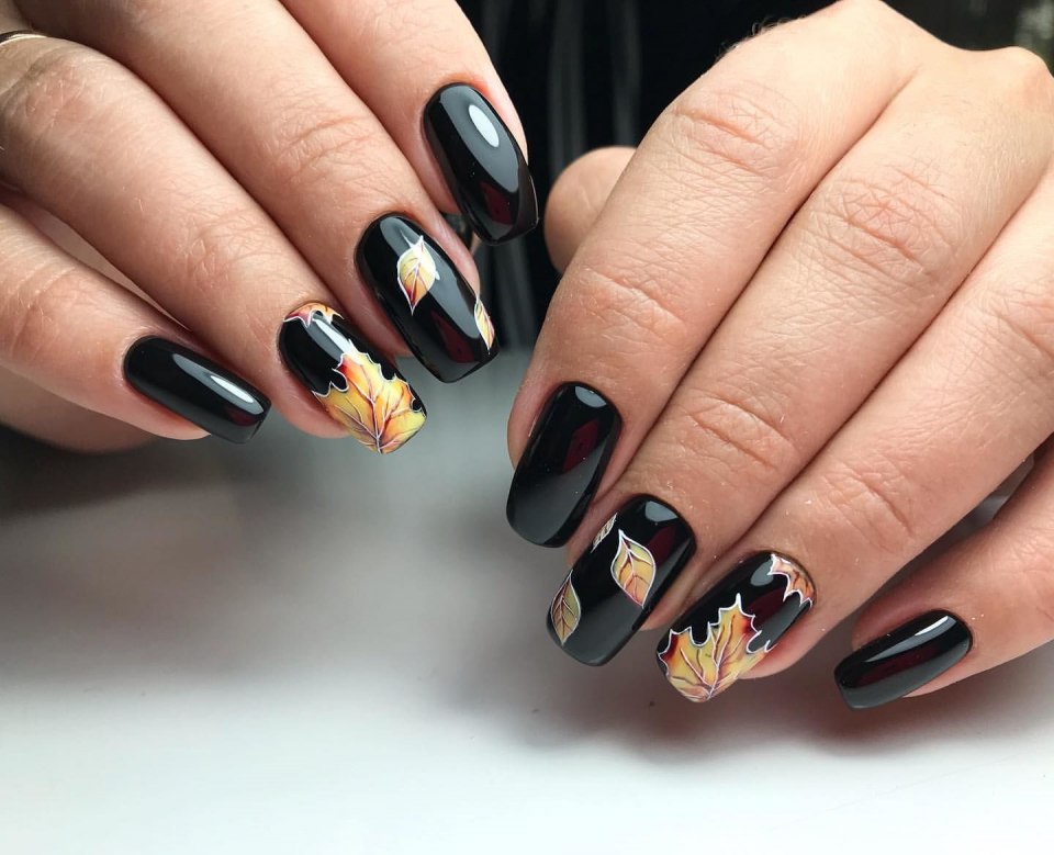 Осенние листочки на ногтях