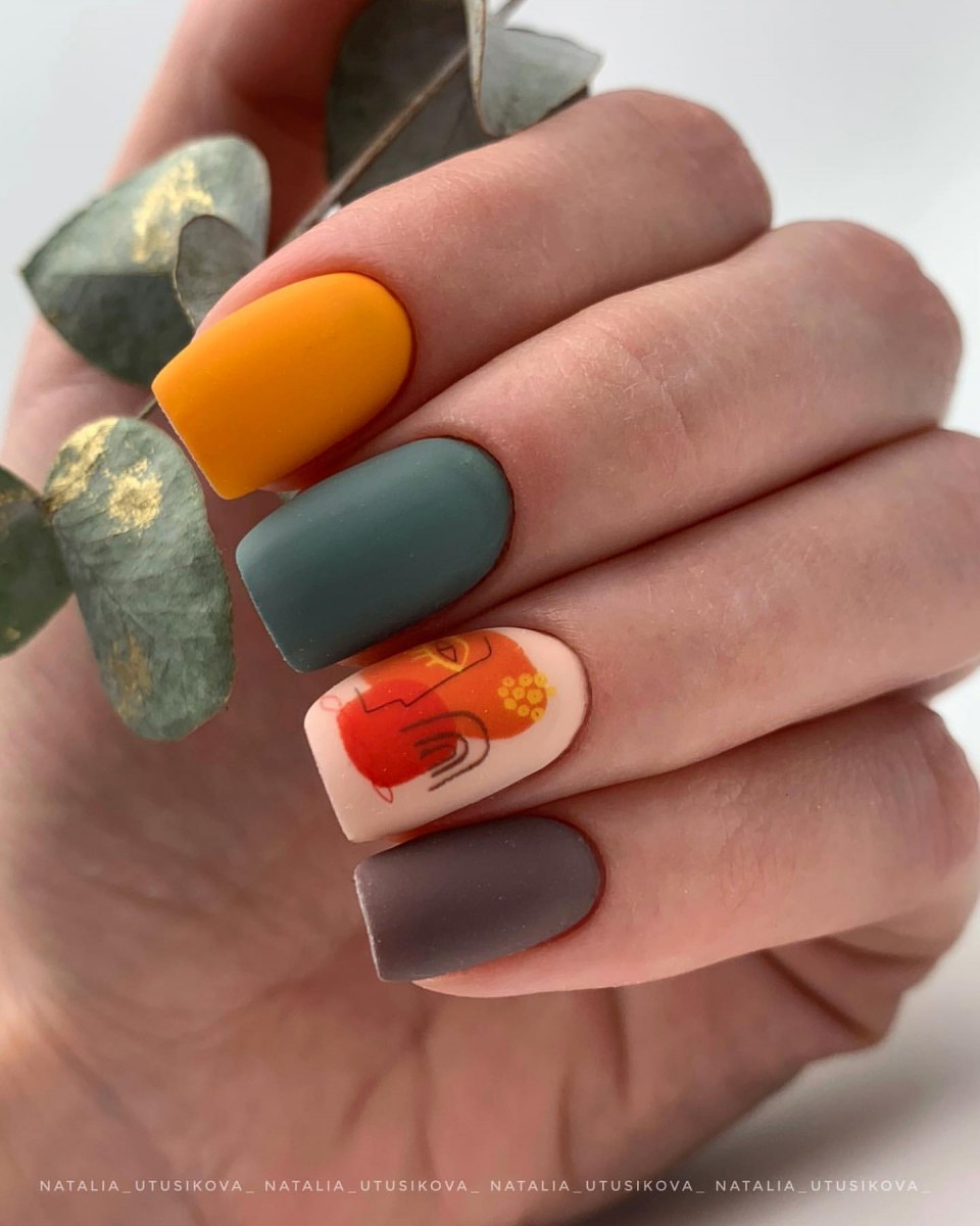 Разноцветные ногти осень