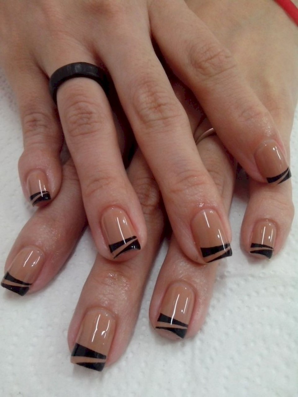 Маникюр с полосой посередине