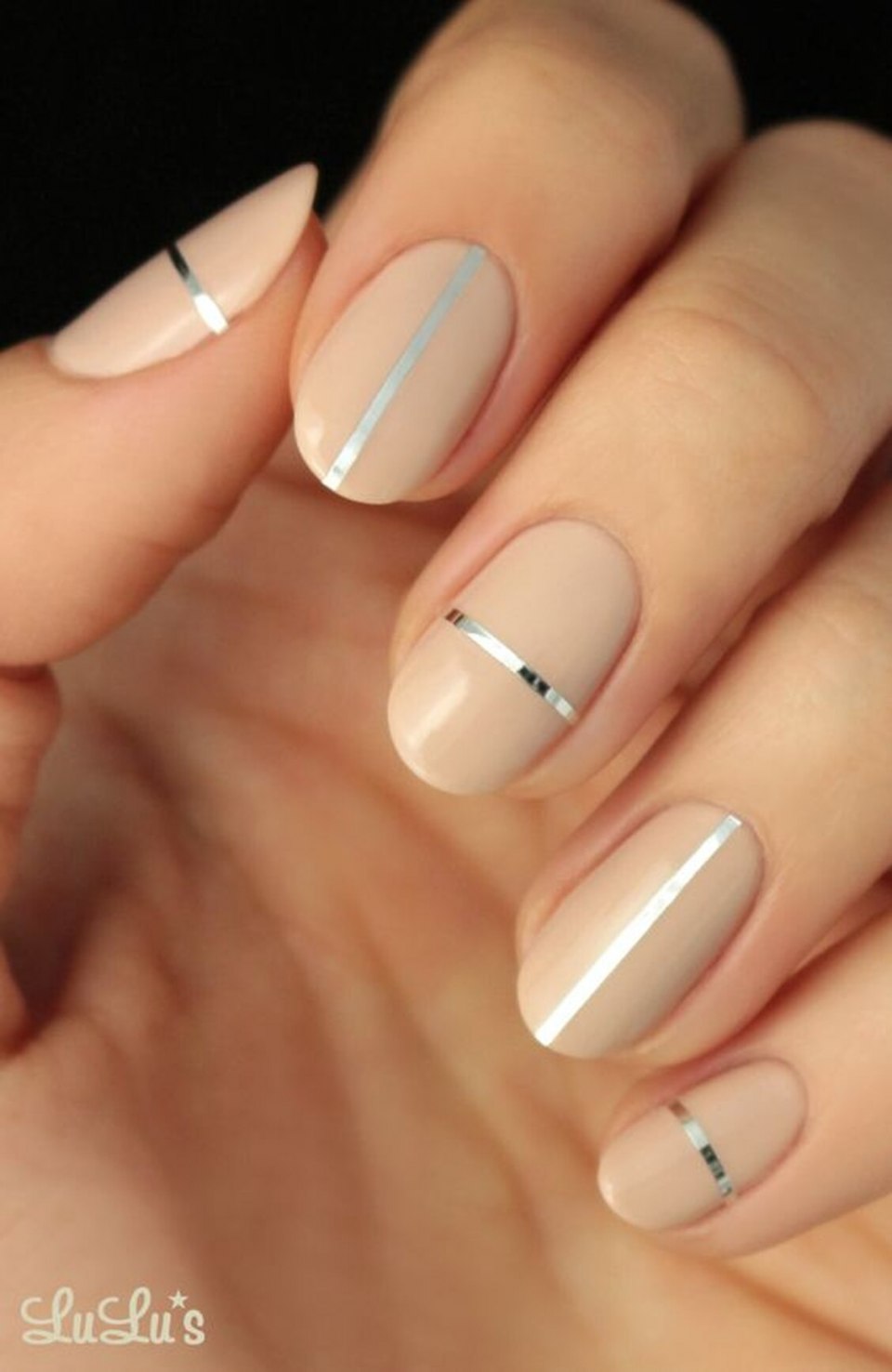 Маникюр с полосками
