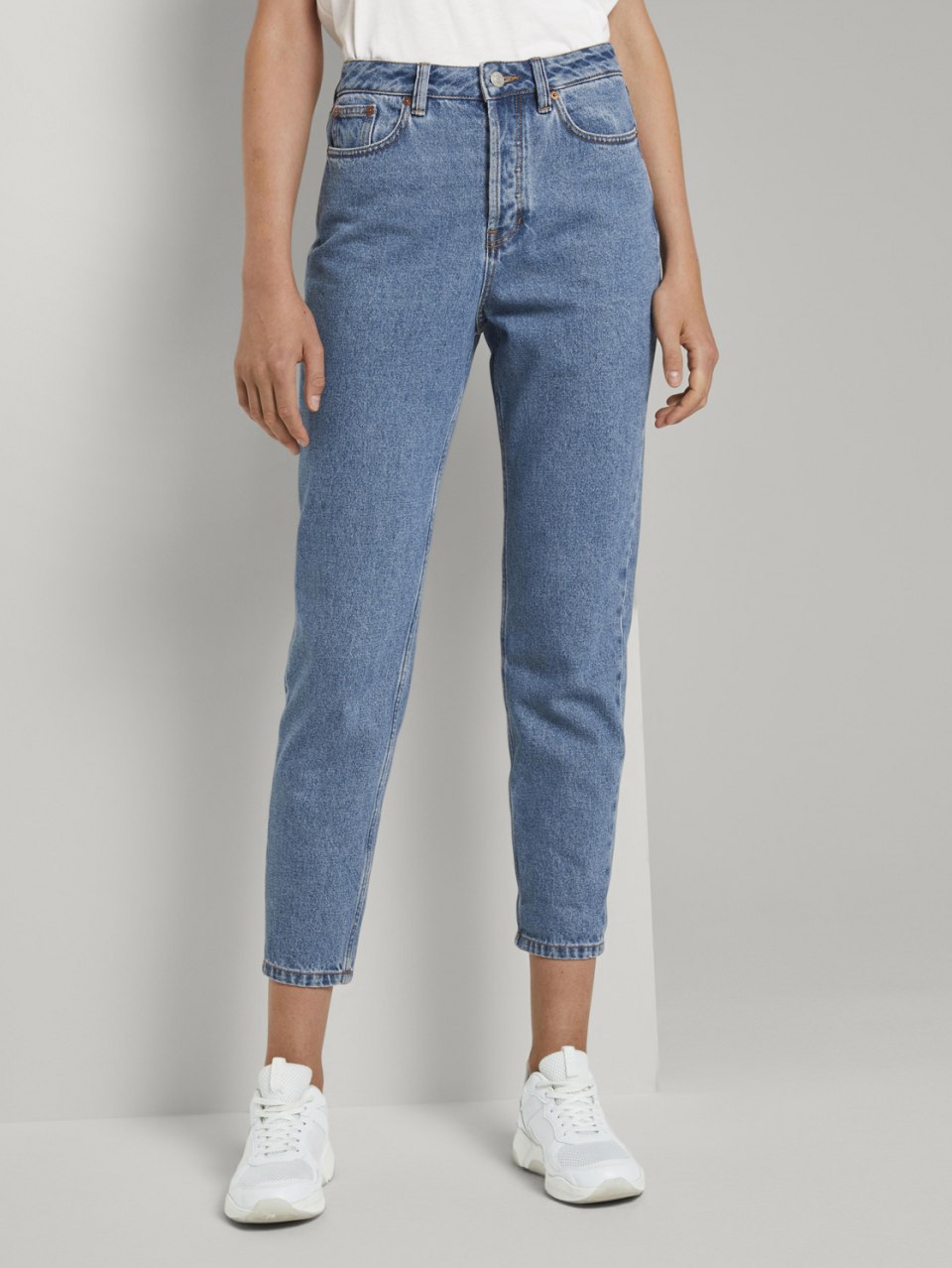 Растягиваются ли джинсы мом фит