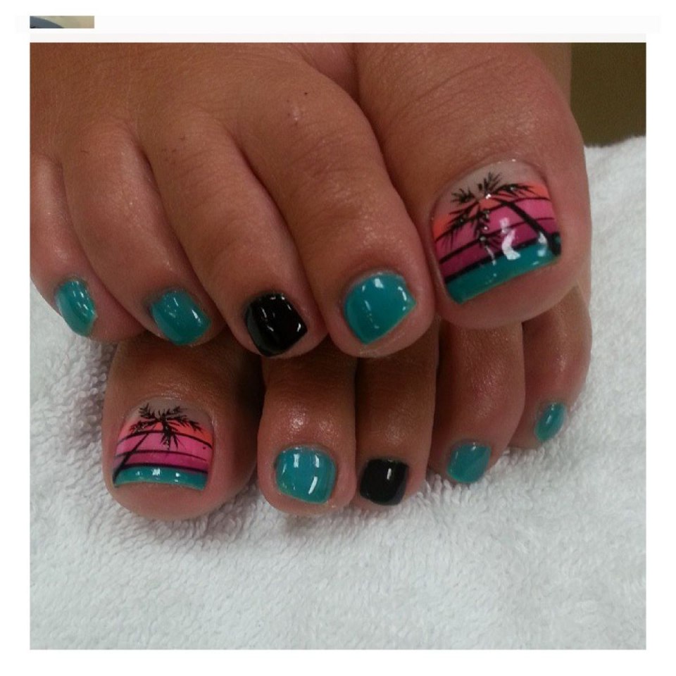 Педикюр с пальмами