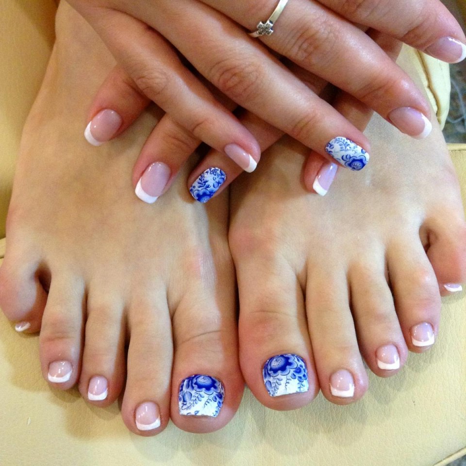 Маникюр и педикюр в одном стиле