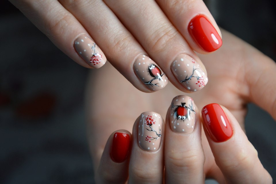 Новогодний маникюр на короткие ногти