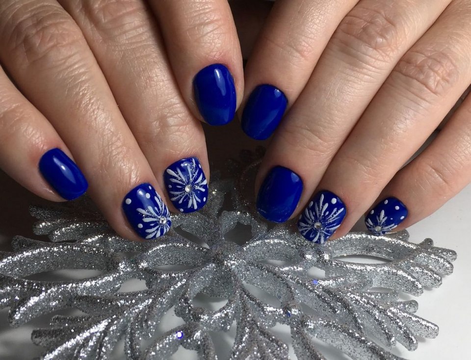 Новогодний маникюр