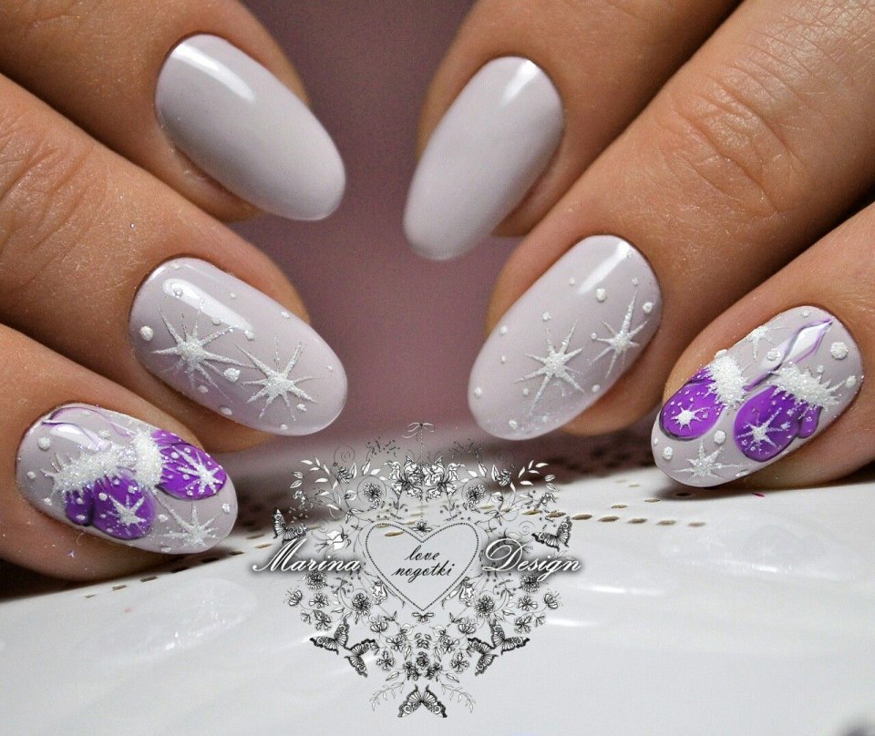 Сиреневый маникюр со снежинками